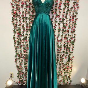 Faviana S10870 Deep Green Size 2 NWT